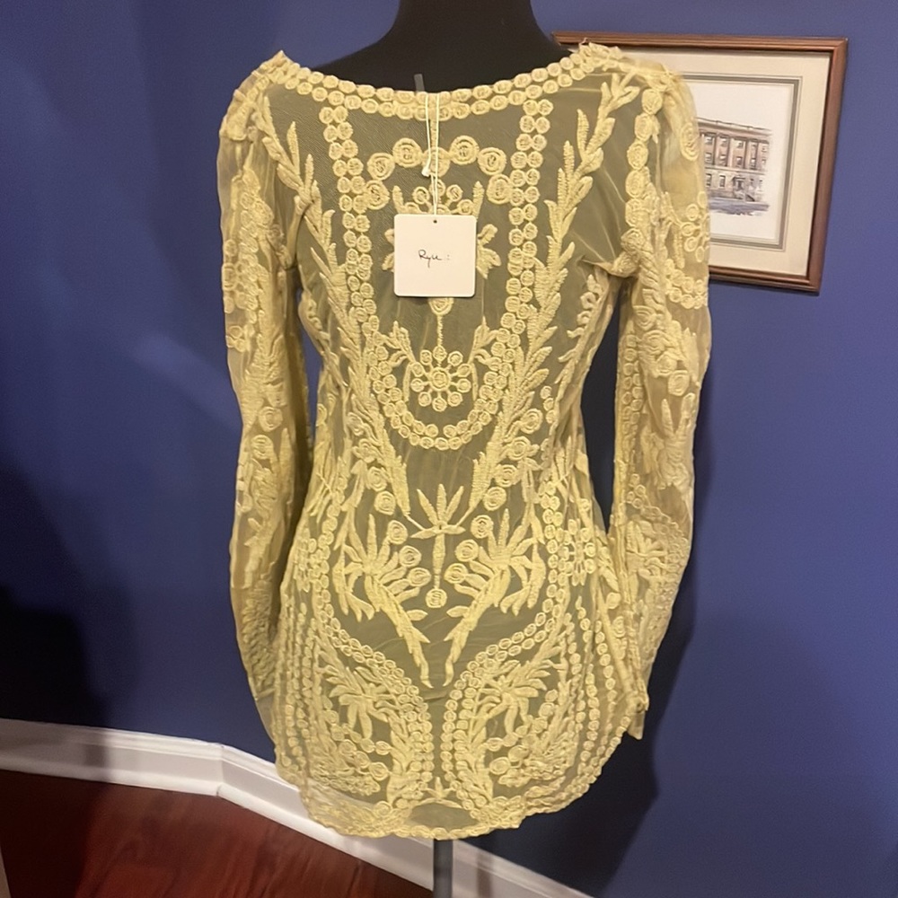 NWT Ryu sheer top - Picture 2 of 5